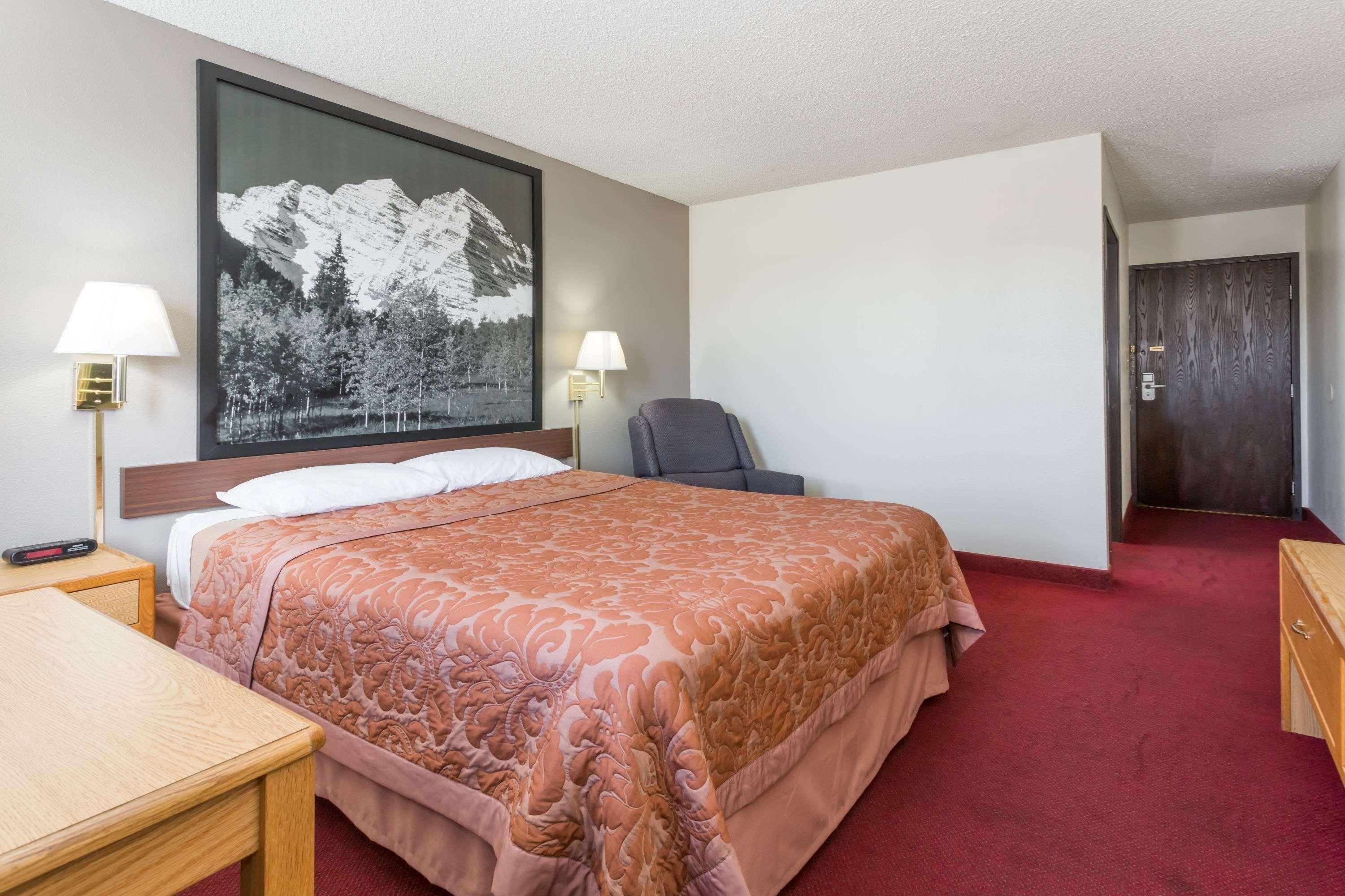 Отель Super 8 By Wyndham Grand Junction Colorado Экстерьер фото