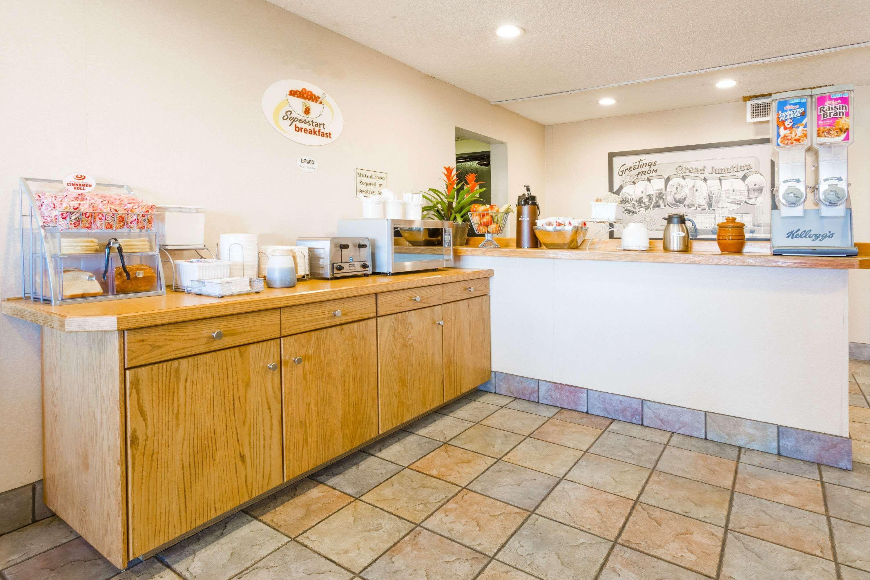 Отель Super 8 By Wyndham Grand Junction Colorado Экстерьер фото