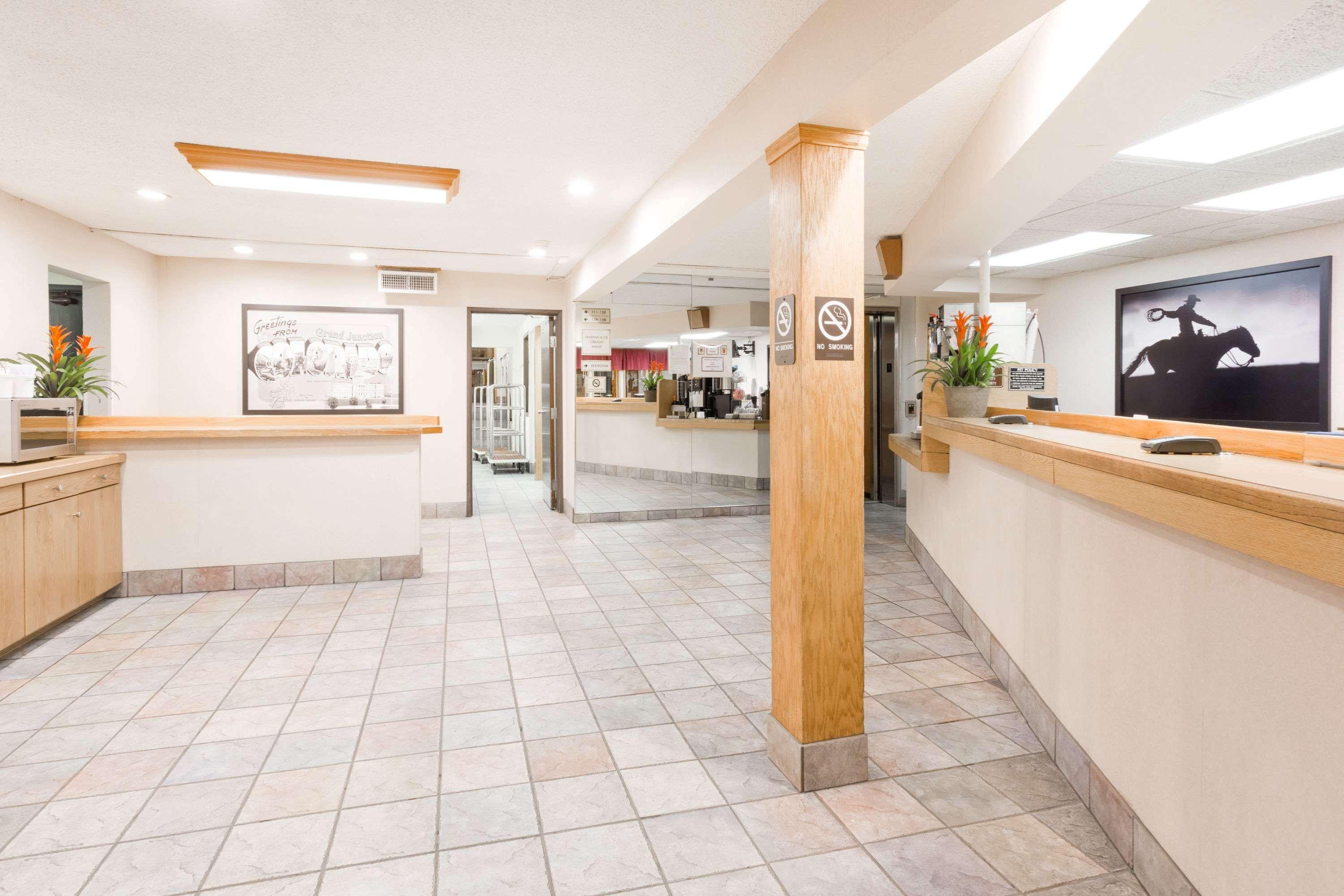 Отель Super 8 By Wyndham Grand Junction Colorado Экстерьер фото